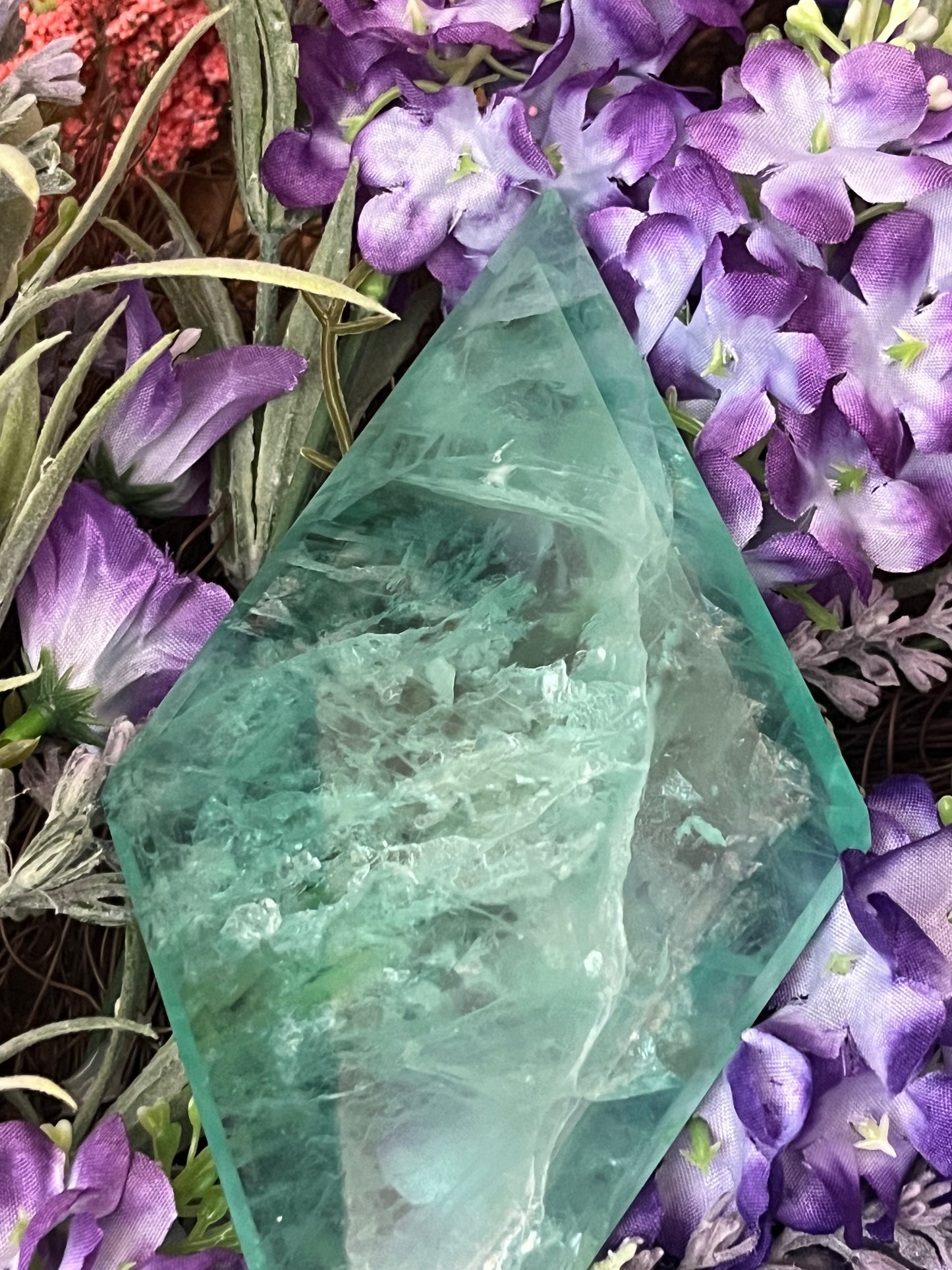 High Quality Green Fluorite Diamond with Silver Stand (LG)