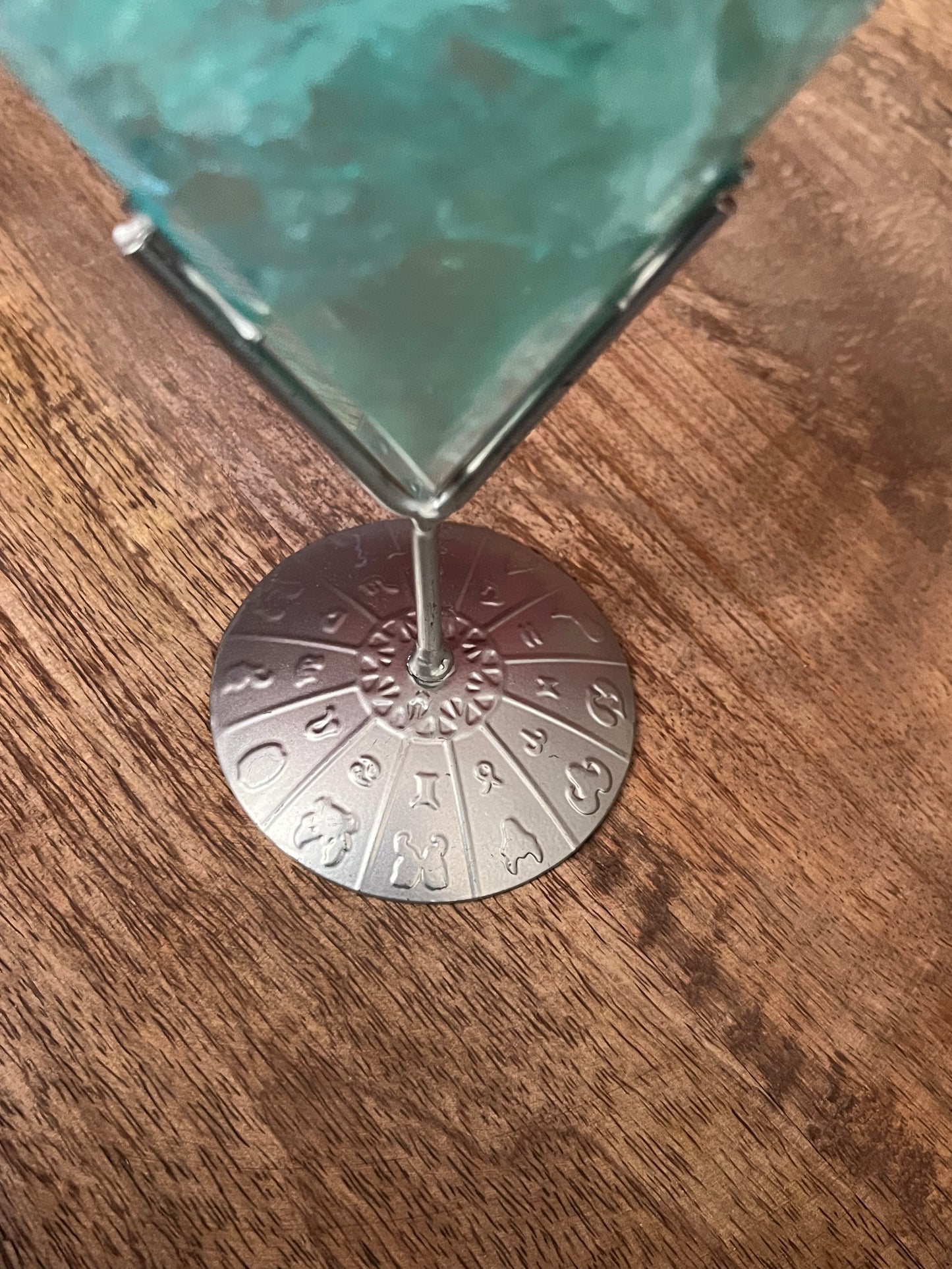 High Quality Green Fluorite Diamond with Silver Stand (LG)