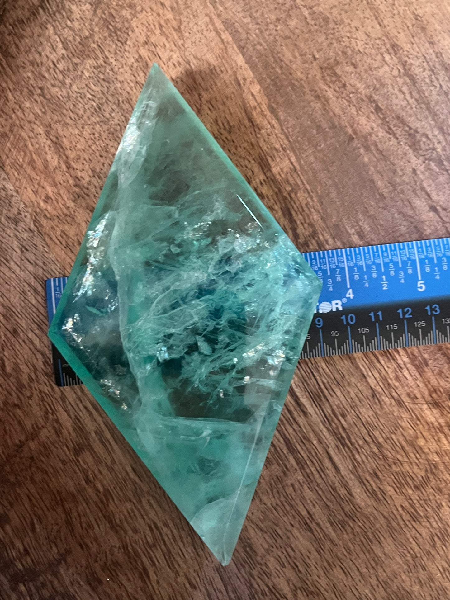 High Quality Green Fluorite Diamond with Silver Stand (LG)