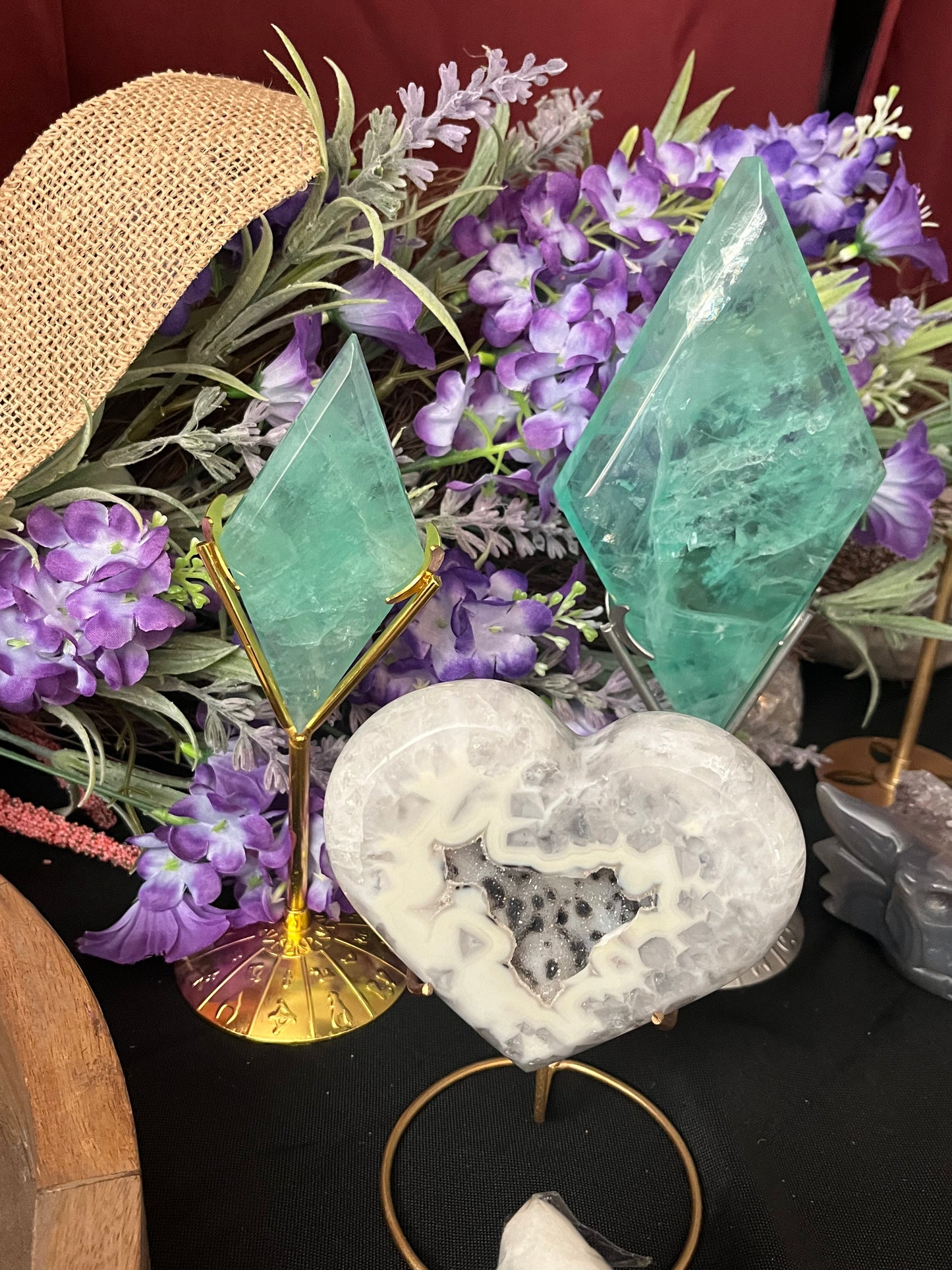High Quality Green Fluorite Diamond with Silver Stand (LG)