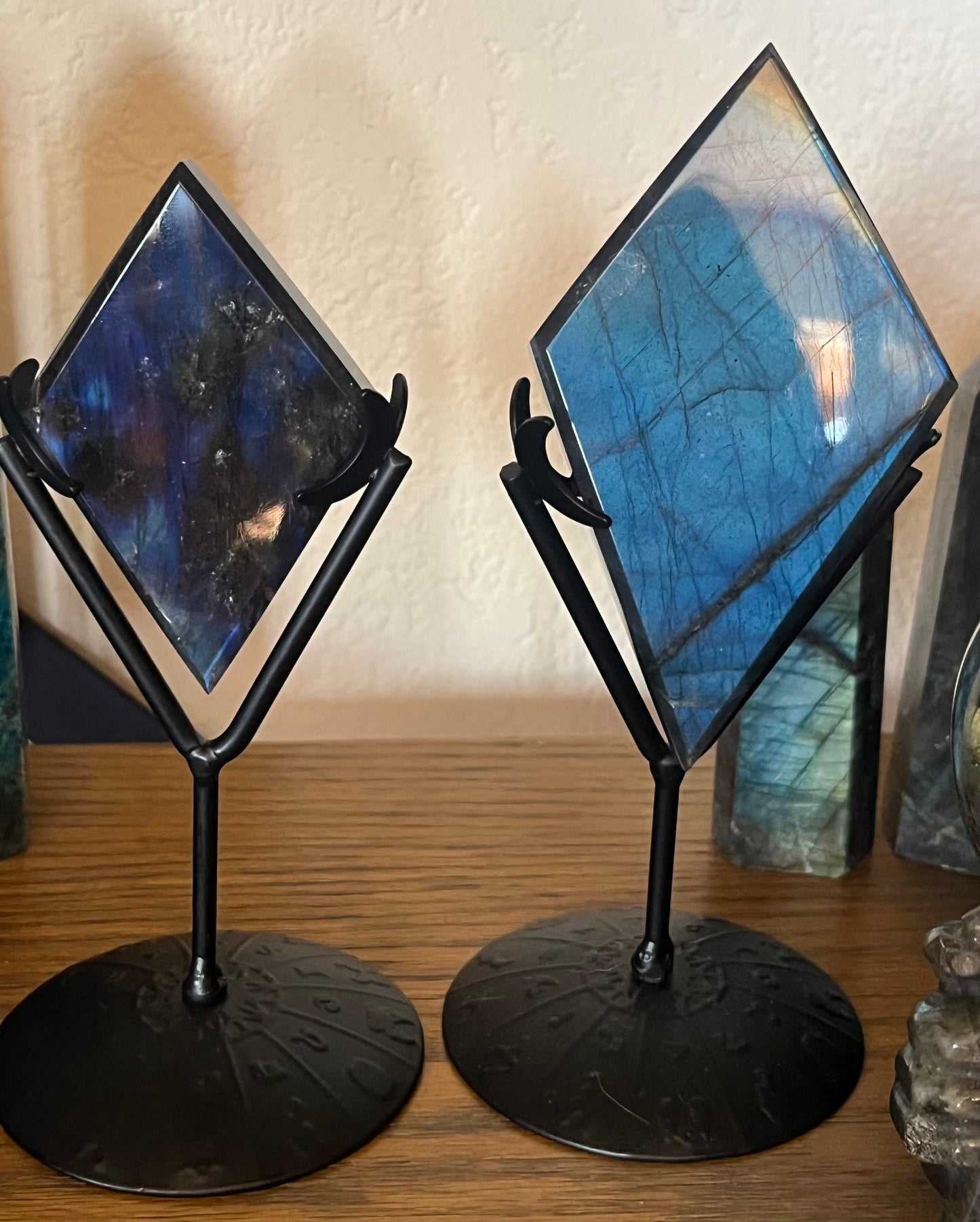 High Quality Blue Labradorite Diamond with Black Metal Stand