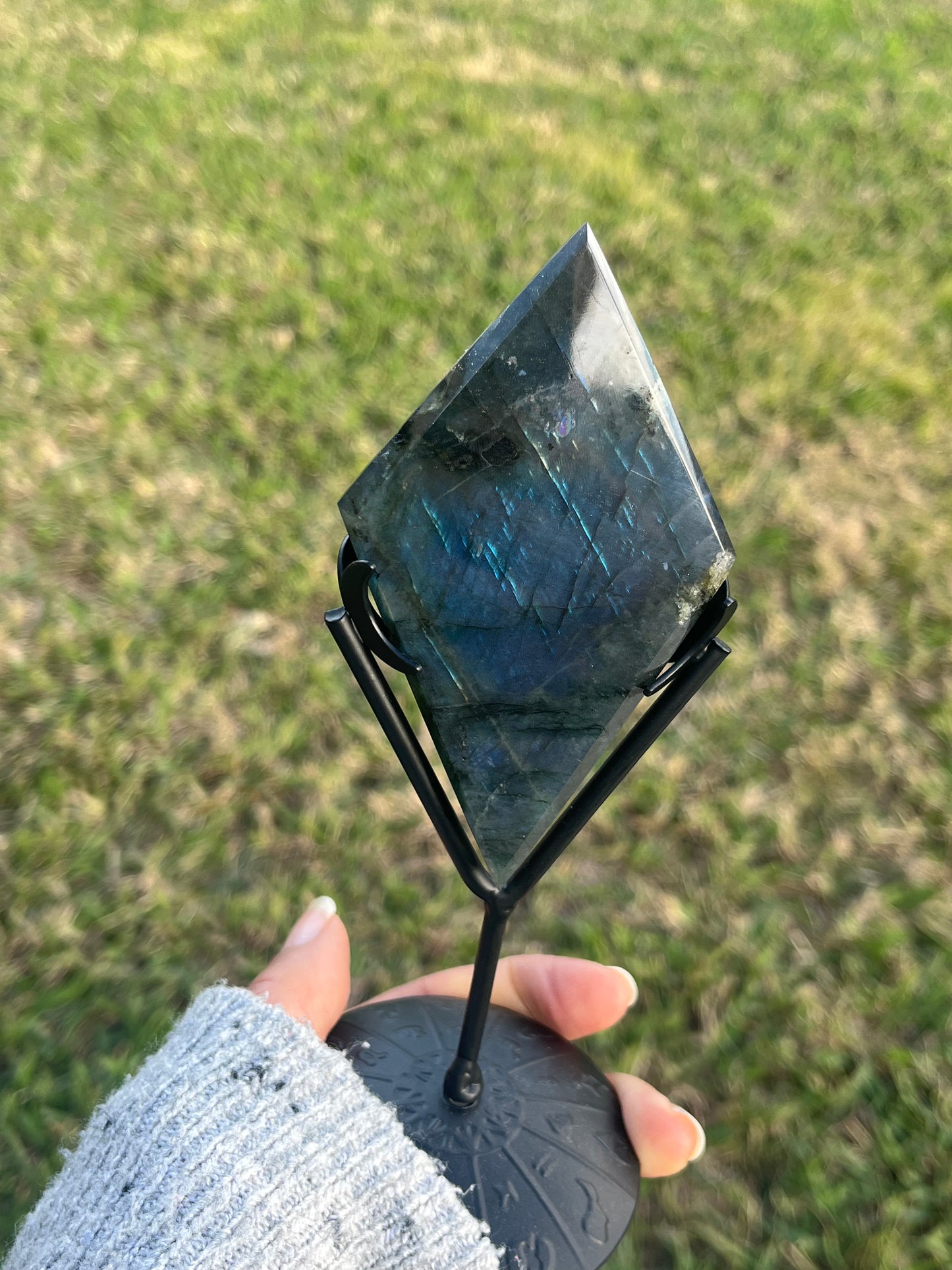 High Quality Blue Labradorite Diamond with Black Metal Stand